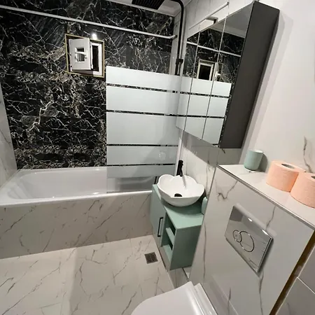 Dominic - 4 Mins From Center